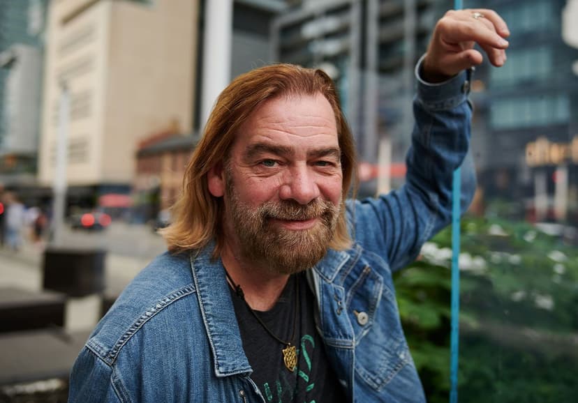 East Coast rocker Alan Doyle shares stories about Newfoundland and the books and authors that make his heart sing. Spoiler Alert: He’s a big fan of John Irving.