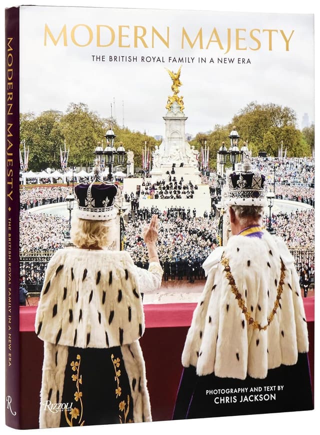 Modern Majesty: The British Royal Family in a New Era by Chris Jackson