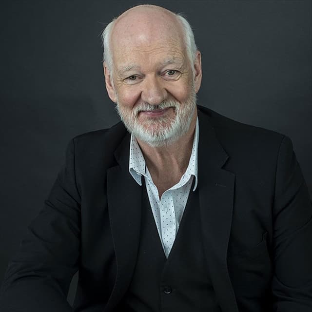 What Happens When Kids Roam Free? Just ask Colin Mochrie