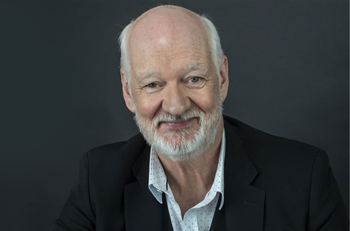 What Happens When Kids Roam Free? Just ask Colin Mochrie