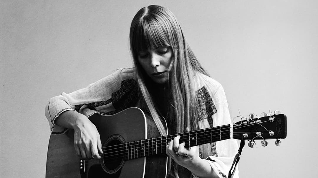 Singing Joni Mitchell’s Praises Following Her Juno Lifetime Achievement Honour