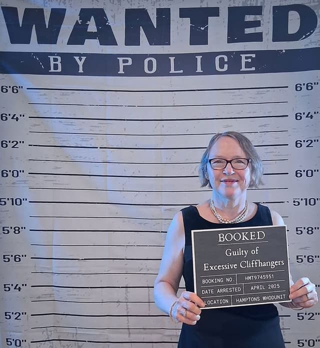 What Shari Lapena, Canada’s Darling of Domestic Thrillers, Reads for Fun