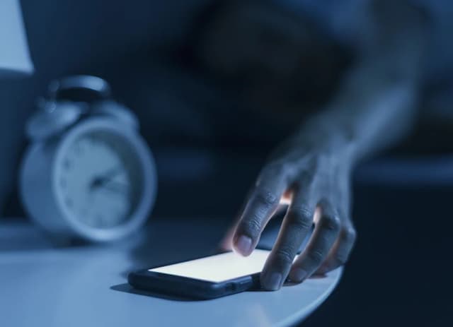 Blue Light and the Circadian Rhythm: An Essential Balance for Health