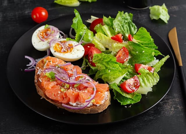 Eat to See Better: Foods That Protect Your Eyes From the Sun