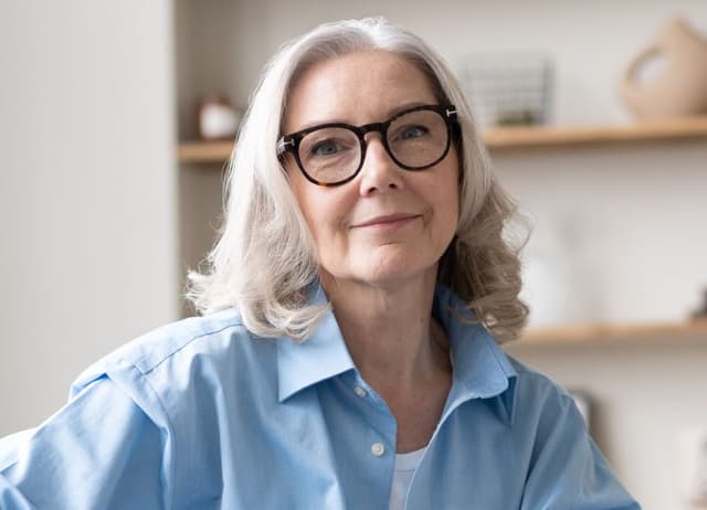How Glasses Influence Perceptions of Trust
